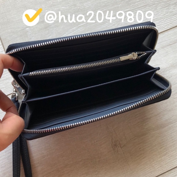 Coach X Peanuts Wallet With Snoopy & Friends - Picture 2 of 5